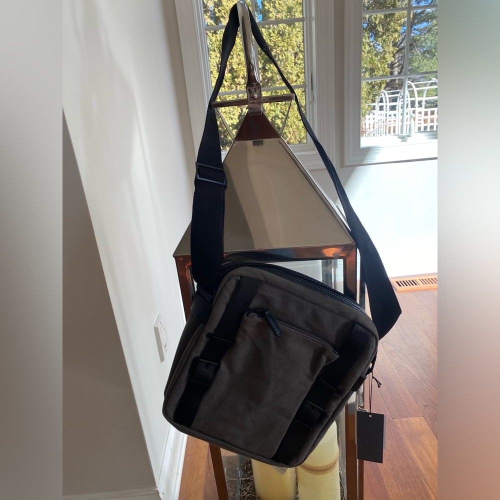 Kenneth Cole touch tablet crossbody bag. NWT